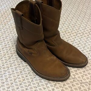 Kids size 2.5 Justin boots